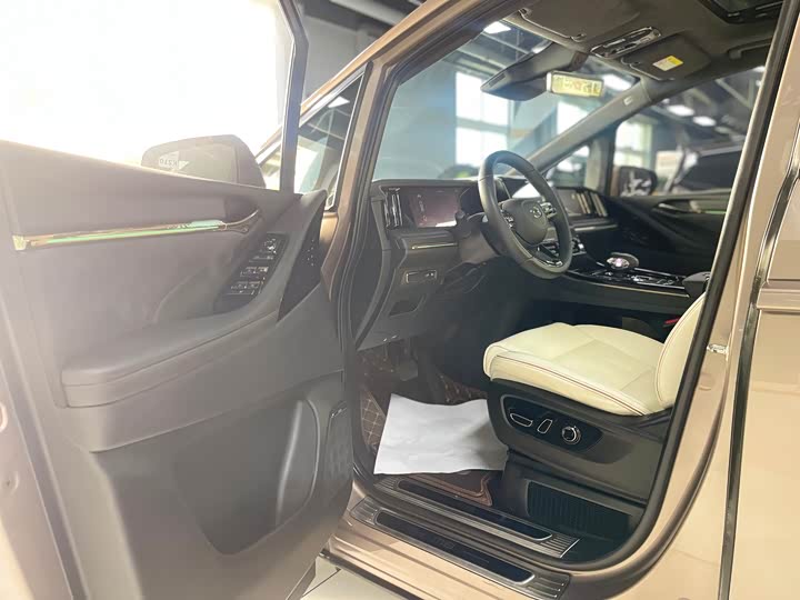 Фото 4 - GAC Trumpchi M8