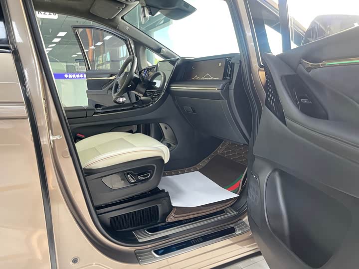 Фото 6 - GAC Trumpchi M8