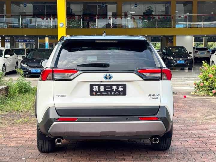 Фото 19 - Toyota RAV4