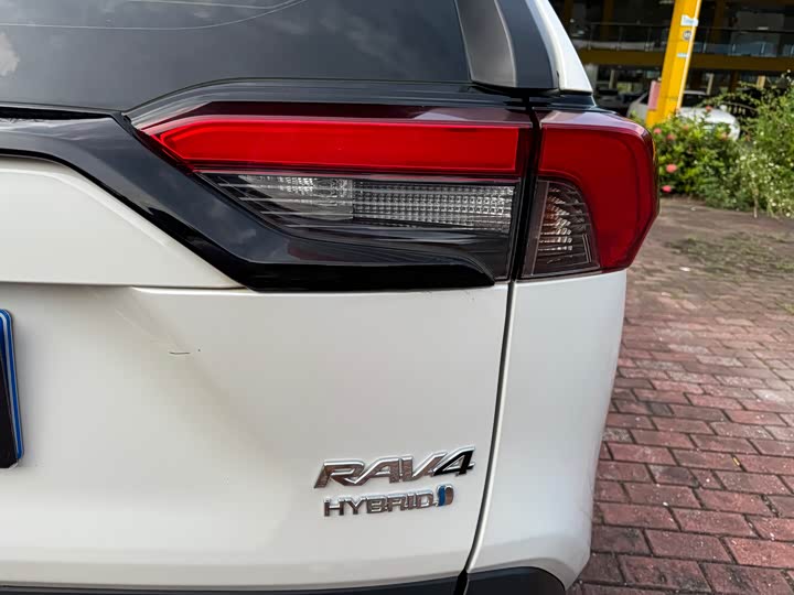 Фото 21 - Toyota RAV4