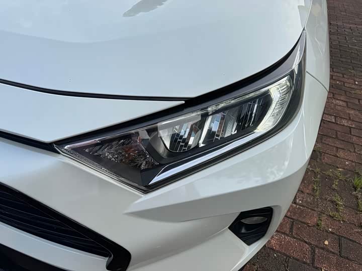 Фото 4 - Toyota RAV4