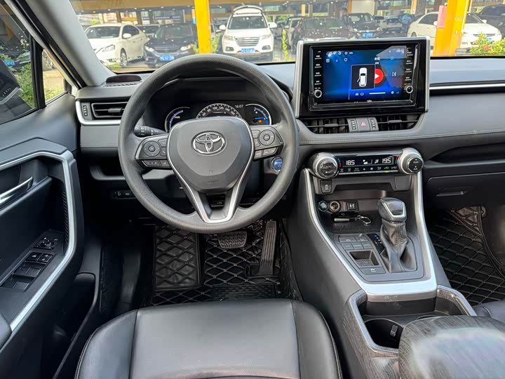 Фото 9 - Toyota RAV4