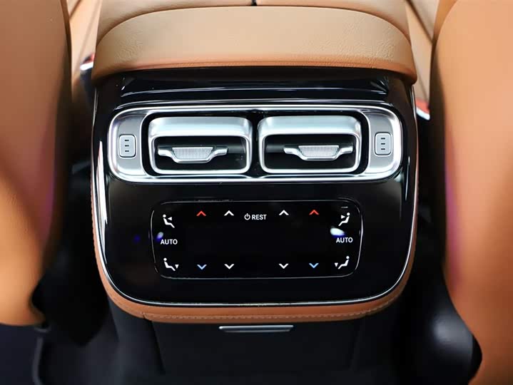 Фото 14 - Mercedes-Benz S-Class