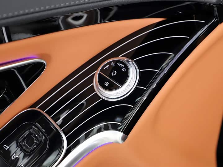 Фото 17 - Mercedes-Benz S-Class