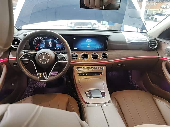 Фото 10 - Mercedes-Benz E-Class