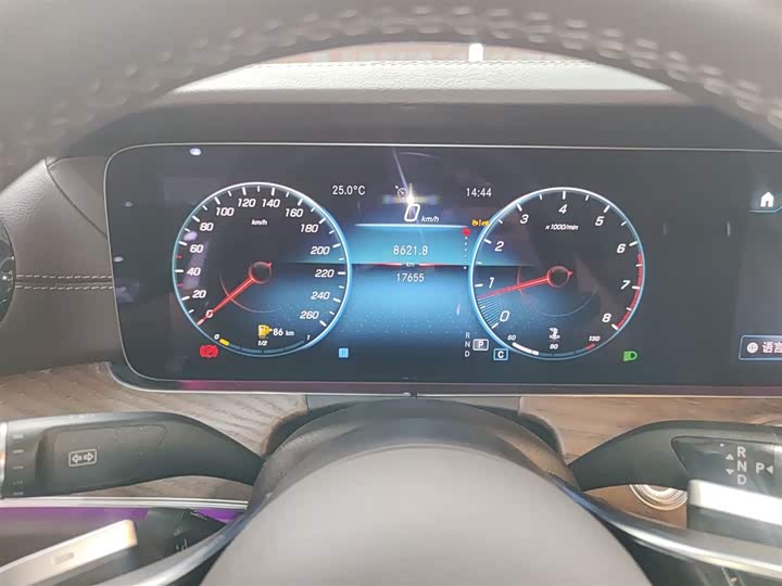 Фото 12 - Mercedes-Benz E-Class