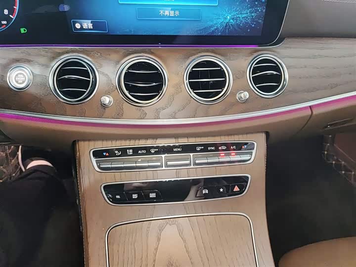 Фото 13 - Mercedes-Benz E-Class