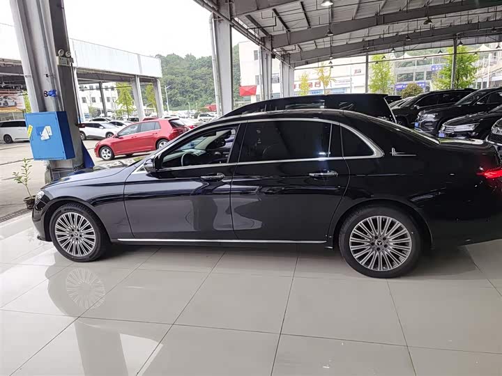 Фото 5 - Mercedes-Benz E-Class