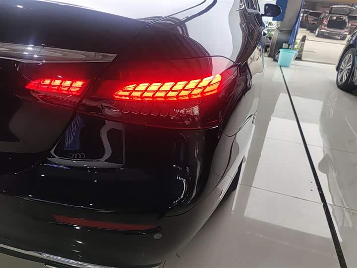 Фото 8 - Mercedes-Benz E-Class