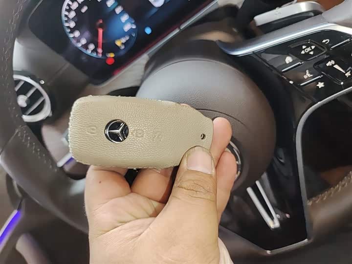 Фото 9 - Mercedes-Benz E-Class