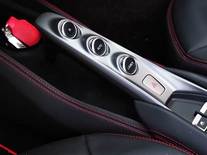 Фото 13 - Ferrari F8