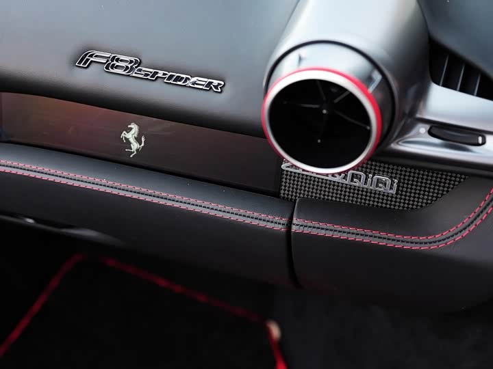 Фото 14 - Ferrari F8