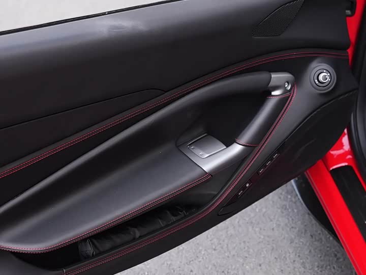 Фото 17 - Ferrari F8