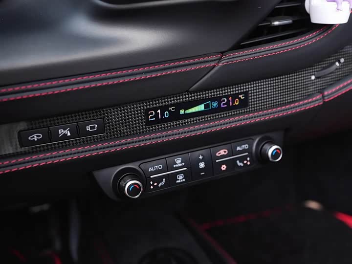 Фото 18 - Ferrari F8