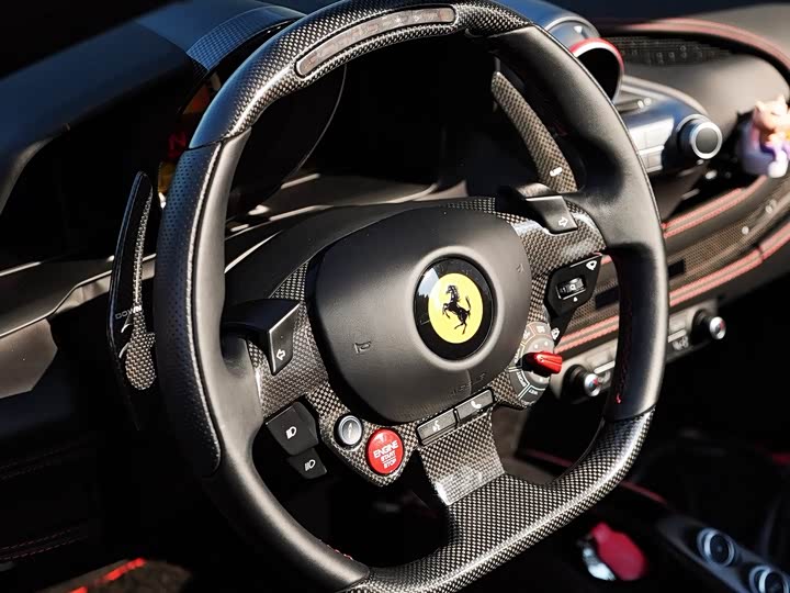 Фото 20 - Ferrari F8