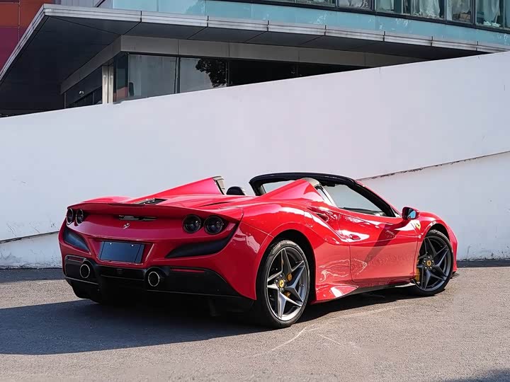 Фото 3 - Ferrari F8