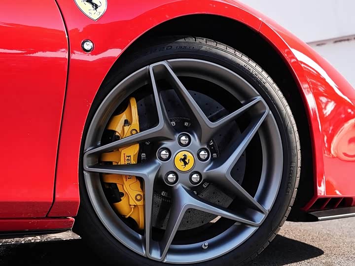 Фото 4 - Ferrari F8