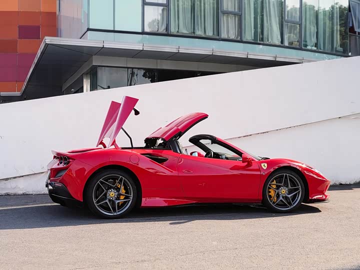 Фото 9 - Ferrari F8