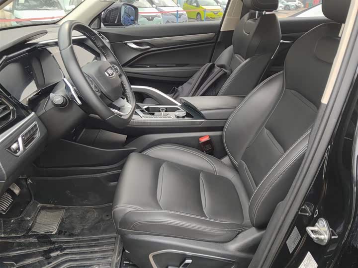 Фото 15 - Geely Tugella