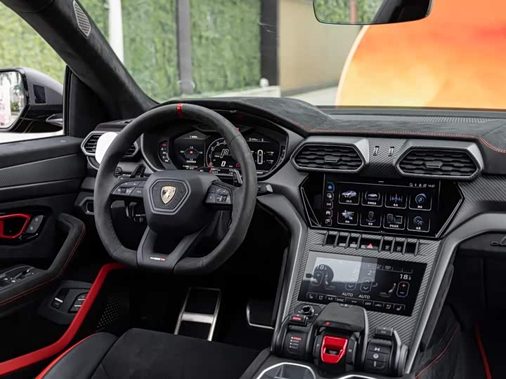 Фото 15 - Lamborghini Urus