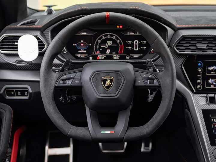 Фото 16 - Lamborghini Urus