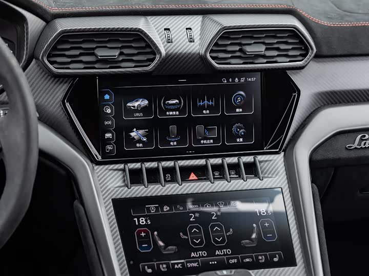 Фото 18 - Lamborghini Urus