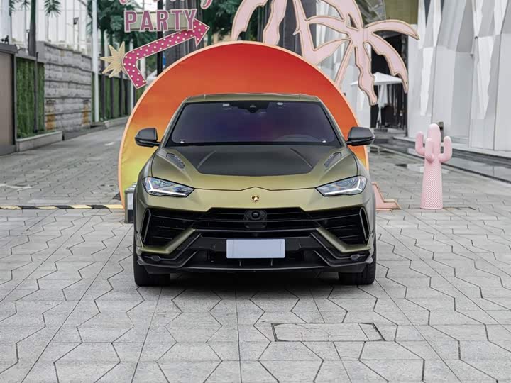 Фото 2 - Lamborghini Urus