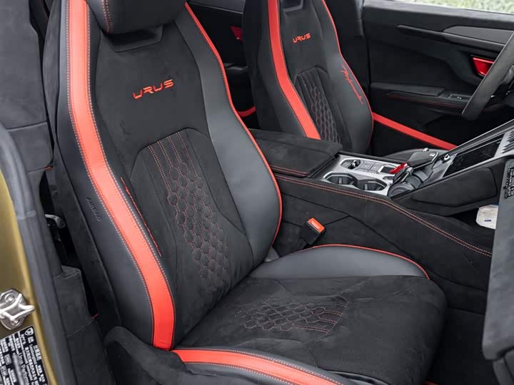 Фото 23 - Lamborghini Urus