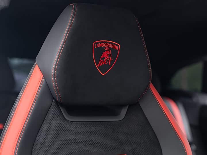 Фото 24 - Lamborghini Urus