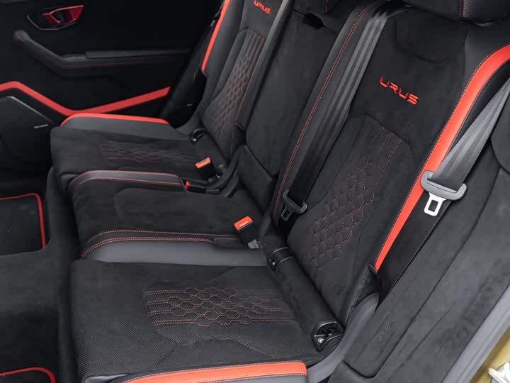 Фото 25 - Lamborghini Urus