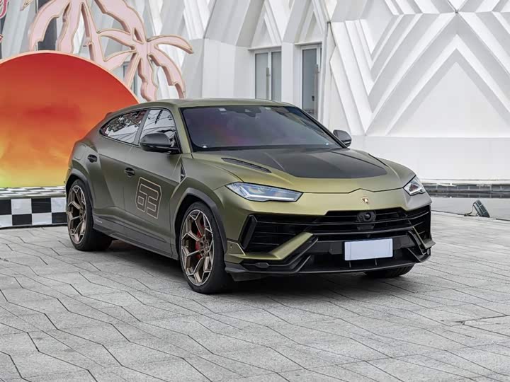 Фото 3 - Lamborghini Urus
