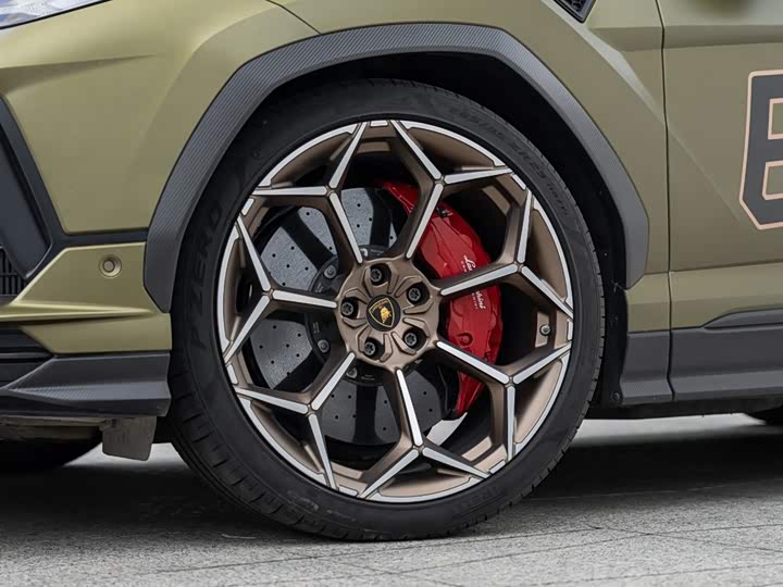 Фото 8 - Lamborghini Urus