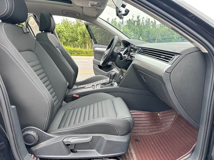 Фото 14 - Volkswagen Magotan