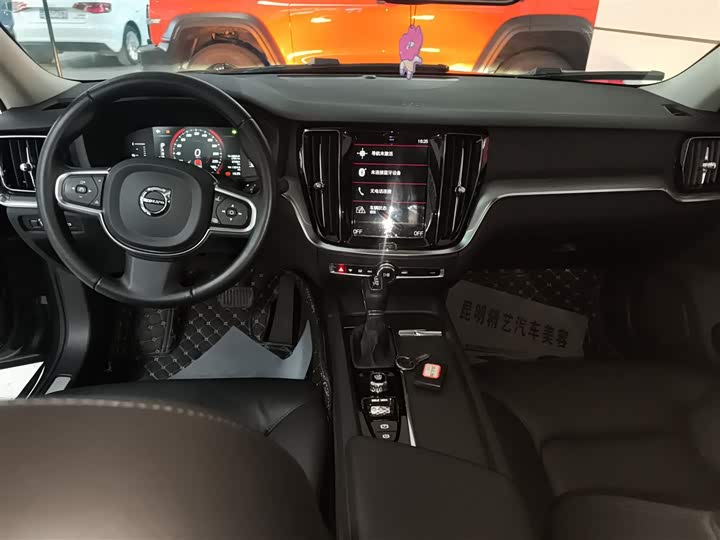 Фото 10 - Volvo S60