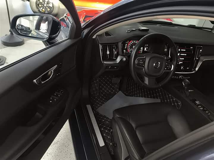 Фото 16 - Volvo S60