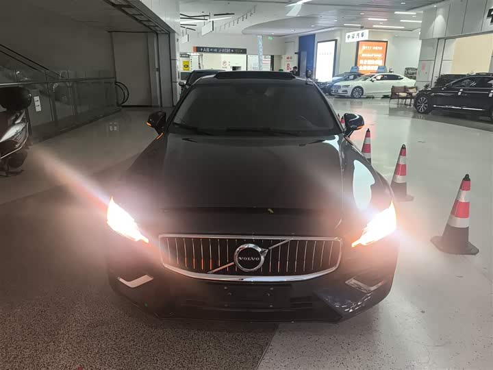 Фото 3 - Volvo S60