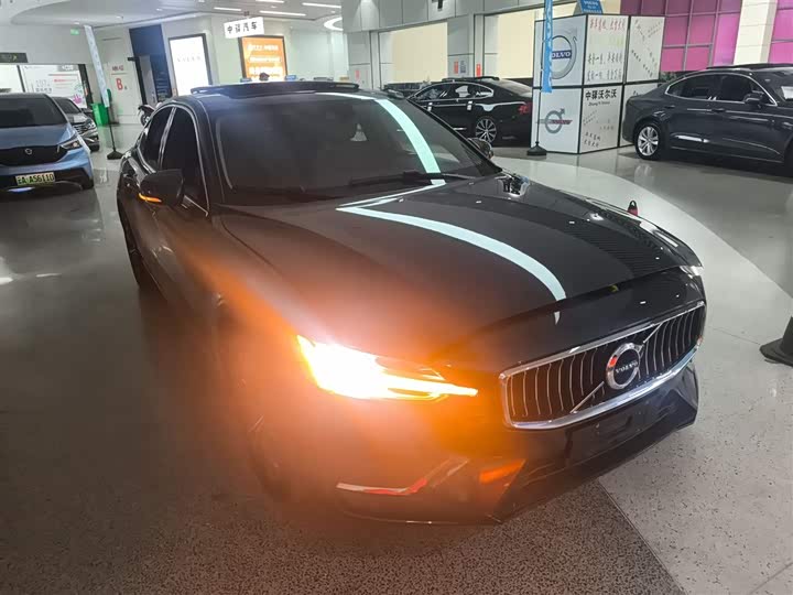 Фото 4 - Volvo S60