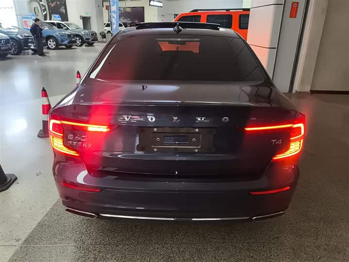 Фото 6 - Volvo S60