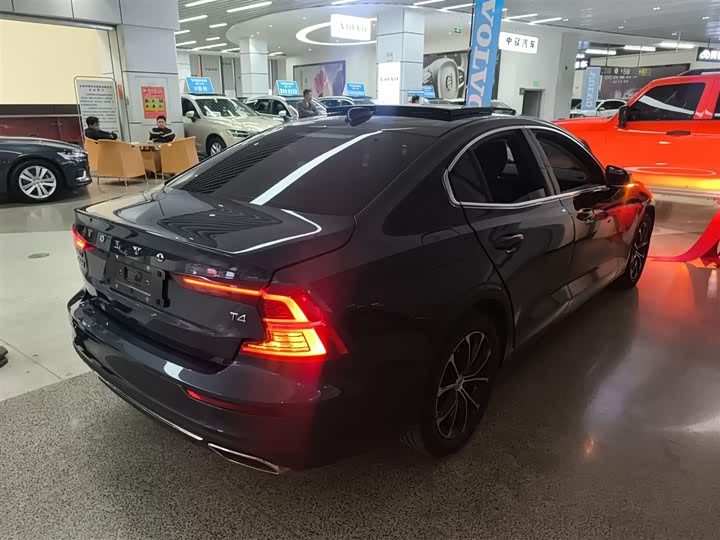 Фото 7 - Volvo S60