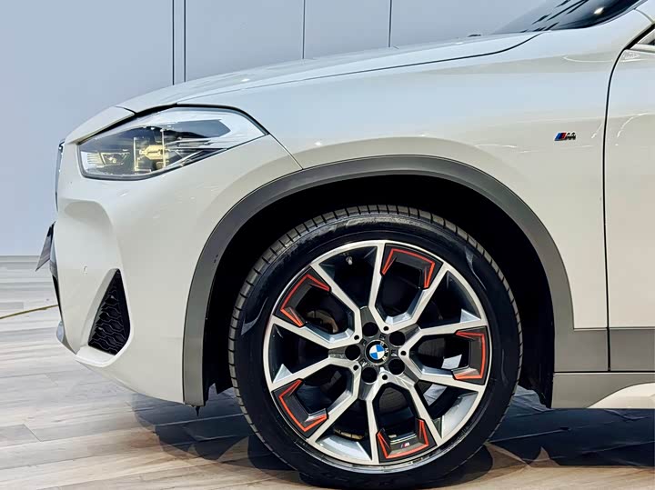 Фото 27 - BMW X2