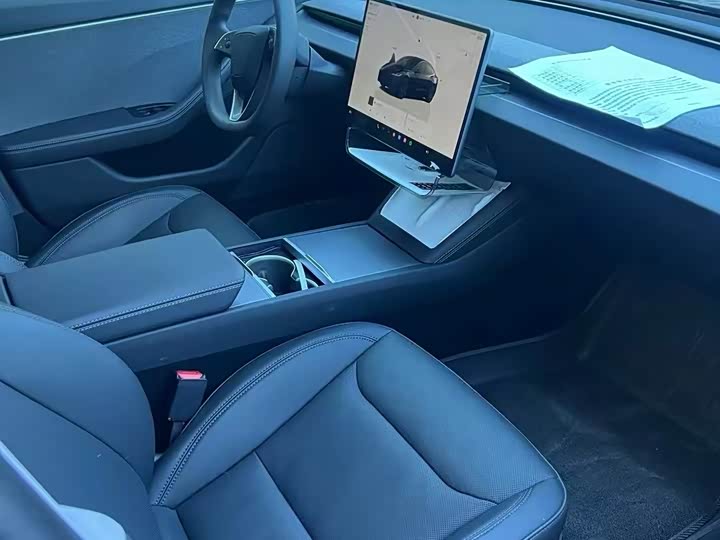 Фото 4 - Tesla Model 3