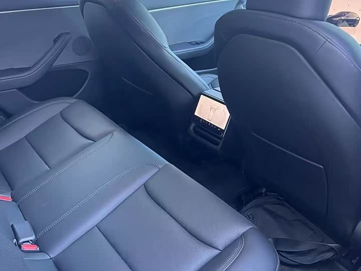 Фото 5 - Tesla Model 3