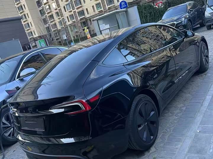 Фото 6 - Tesla Model 3