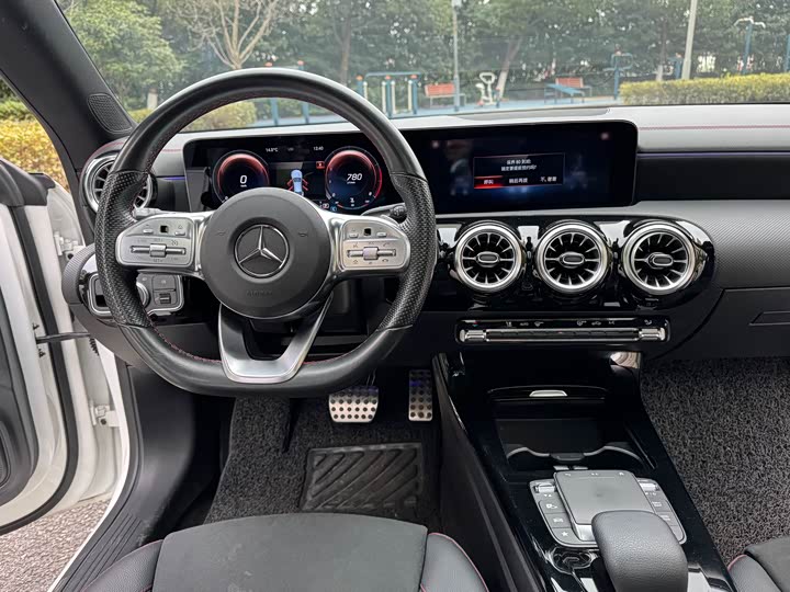 Фото 10 - Mercedes-Benz CLA-Class