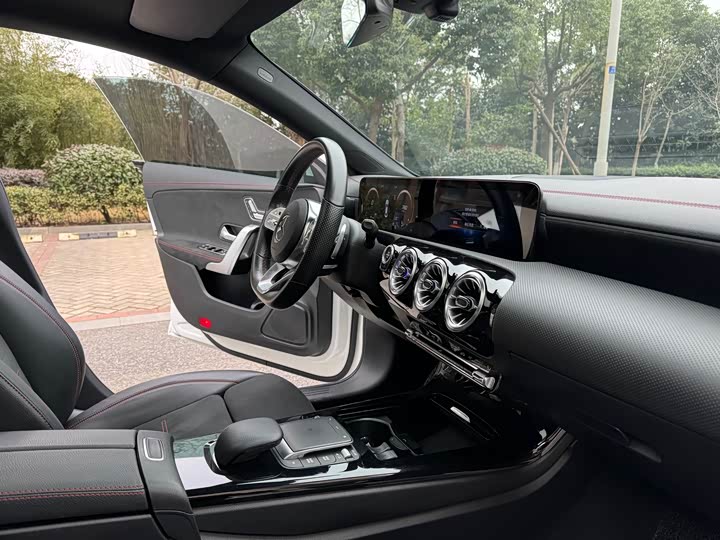 Фото 13 - Mercedes-Benz CLA-Class