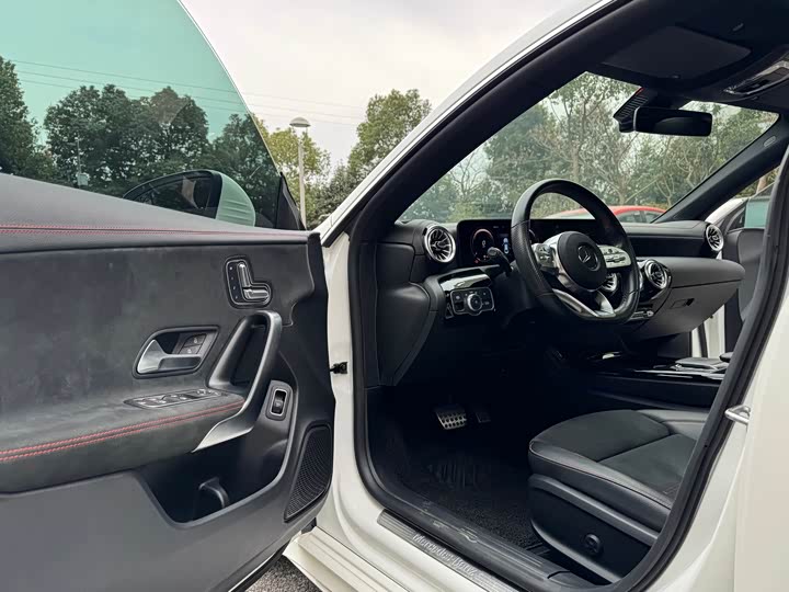 Фото 4 - Mercedes-Benz CLA-Class