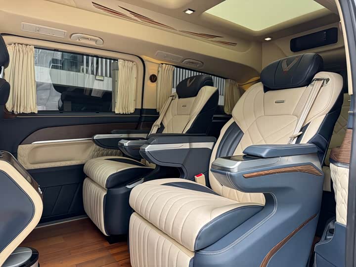 Фото 12 - Mercedes-Benz V-Class