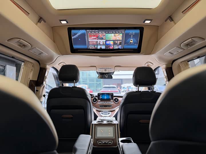 Фото 14 - Mercedes-Benz V-Class