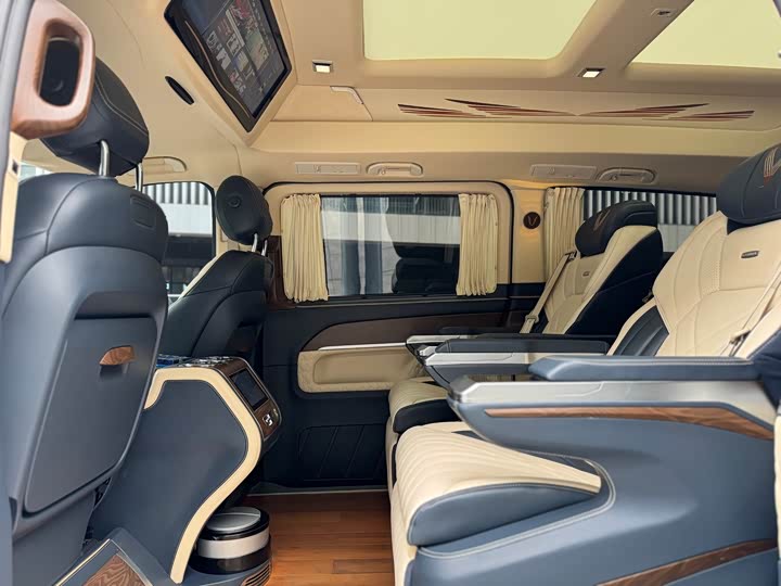 Фото 9 - Mercedes-Benz V-Class