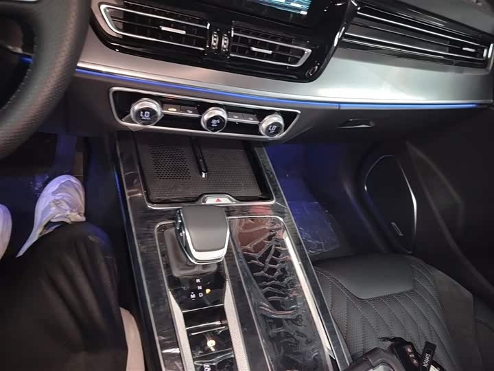 Фото 14 - Hongqi HS5